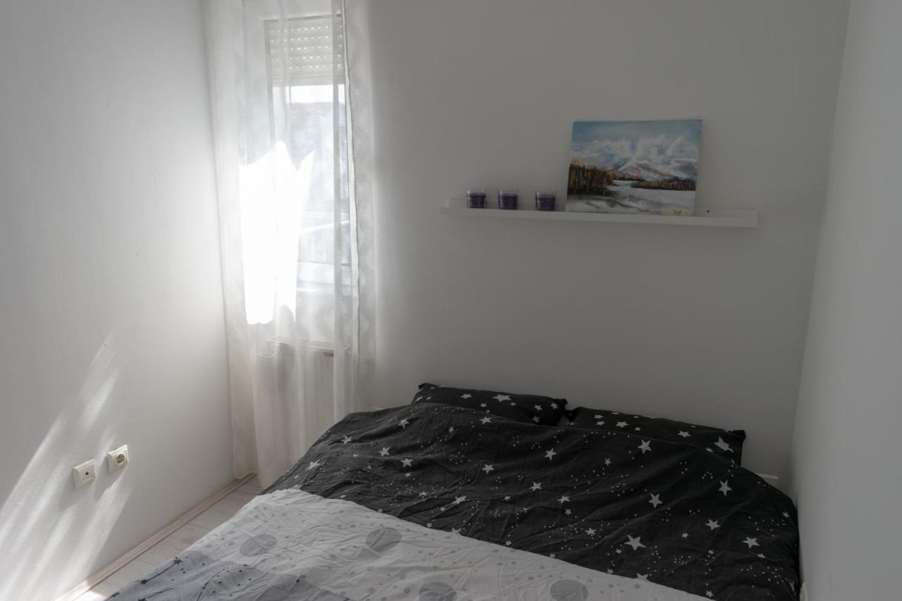 Stan Na Dan 021 Novi Sad Exterior foto
