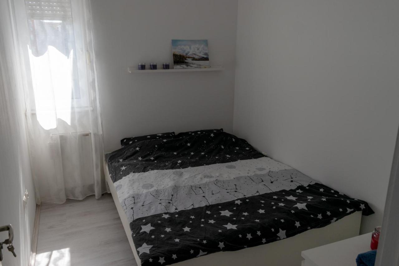 Stan Na Dan 021 Novi Sad Exterior foto
