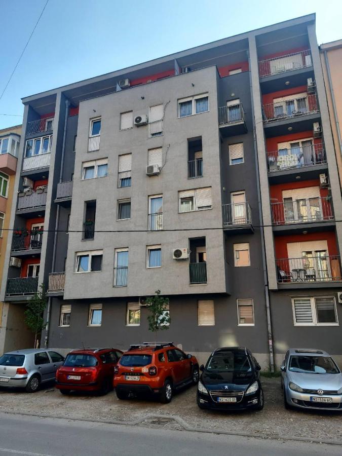 Stan Na Dan 021 Novi Sad Exterior foto